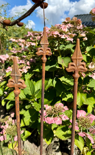 Gartenstecker mit Zierspitze