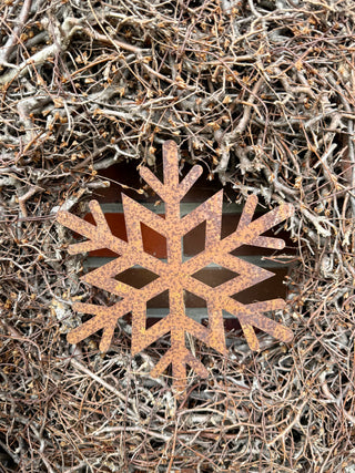 Schneekristall zum Aufhängen, Hängedeko aus gerostetem Metall