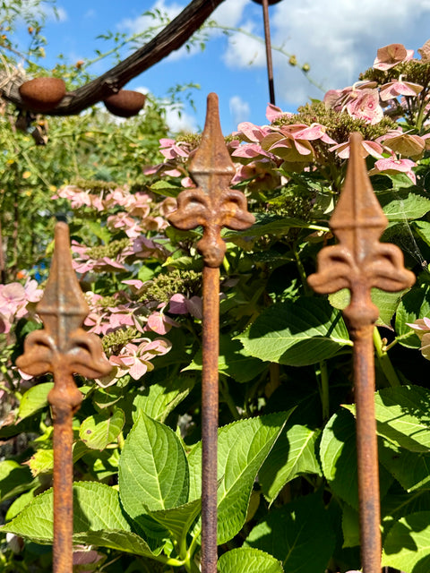 Gartenstecker mit Zierspitze