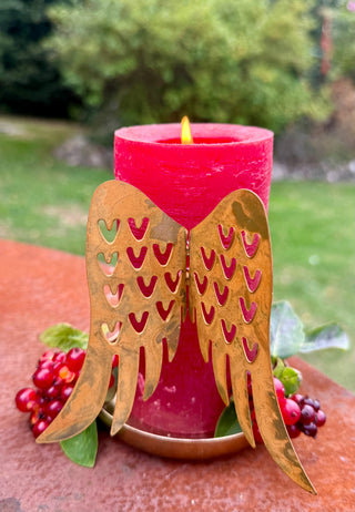 Engelflügel als Kerzendeko, Gartenfigur aus gerostetem Metall