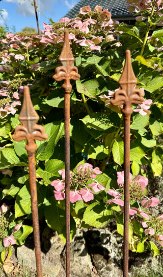 Gartenstecker mit Zierspitze