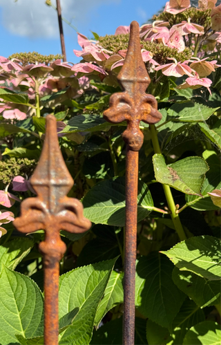 Gartenstecker mit Zierspitze