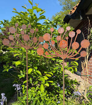 Blüte als Gartenstecker