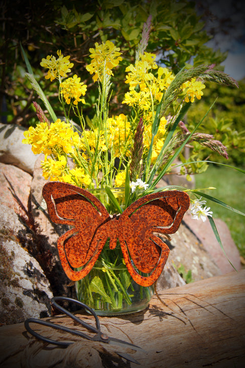 Schmetterling zum Anhängen an Kerzengläsern, Vasen, Blumentöpfen & Co. | Gartendeko aus Rost